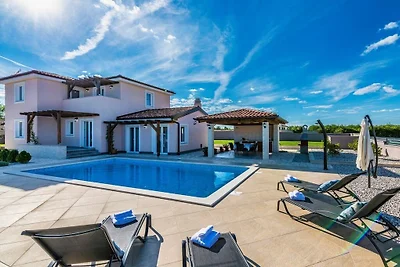 Villa in Sveti Lovreč mit Schwimmbecken