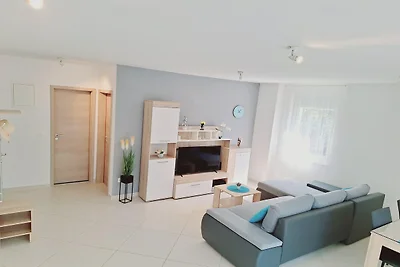 Moderne Wohnung in Kaštel Štafilic mit eingez...