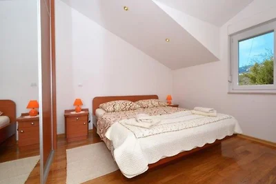 Bright Kaštela Apartment with Balcony and Pri...