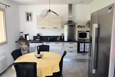 Haus in Lacoste mit Blick auf Luberon