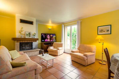 Casa Vacanze a Noves con Piscina