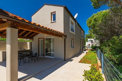 Casa moderna con piscina vicino alla spiaggia