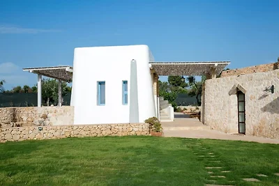 Prestige pool trullo