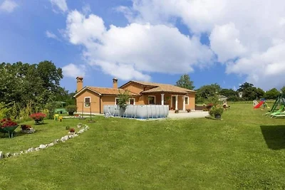 Villa in Žminj met zwembad
