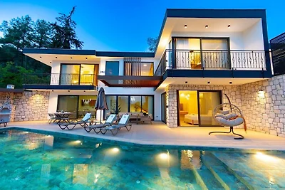 Villa in Kas mit Schwimmbecken