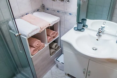 Luce Hilltop Cozy Apartment - Two Bedroom...