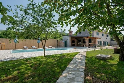 Eli Rustic mit privatem Pool