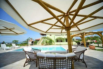 Geräumiges Apartment mit Pool