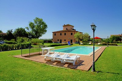 Elegant Farmhouse in Cortona with Swimming...