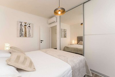 Luxury D Apartments - Luxury Two Bedroom Apar...