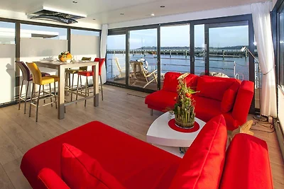 Haus in Ribnitz mit Terrasse für 3 Von...