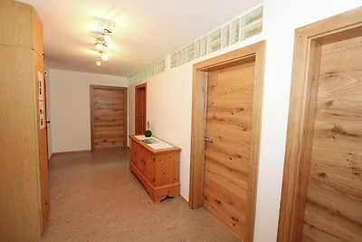 Schöne Wohnung auf einem Bauernhof im Grünen
