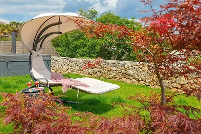 Villa in Kornić mit Schwimmbecken