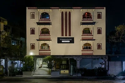 Townhouse Chandpole Metro Station