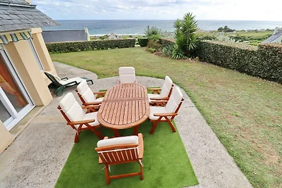 Villa in Plouhinec mit Terrasse