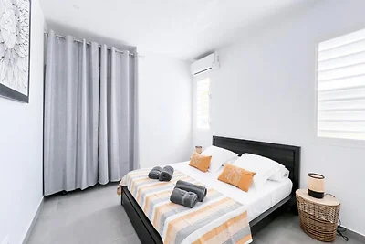 Villa a Saint-François con piscina e giardino