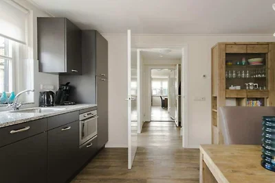 Ferienhaus in Nes mit Schwimmbecken