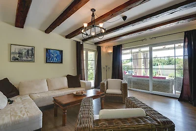 Villa con piscina e jacuzzi