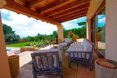 Spaziosa villa con piscina a Ibiza