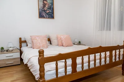 Studio Apartment with Terrace Leona