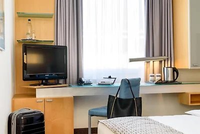 Sunday Düsseldorf Standard Twin Room