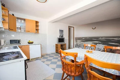 Apartment mit Terrasse und Pool