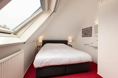 Confortevole bungalow con microonde, in mezzo...