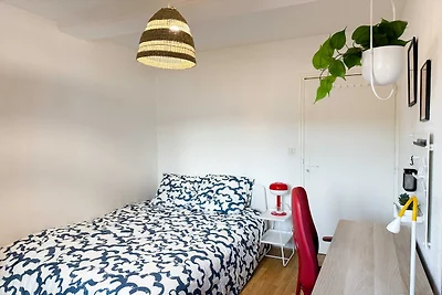 Camera accogliente in un accogliente appartam...