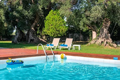 Beautiful 5bedroom villa big pool, close to...