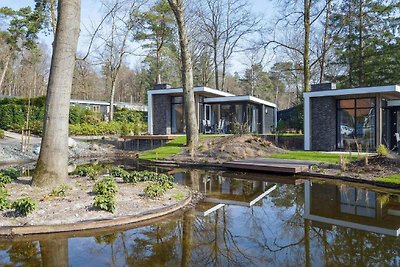 Modern chalet met terras in natuurrijk gebied