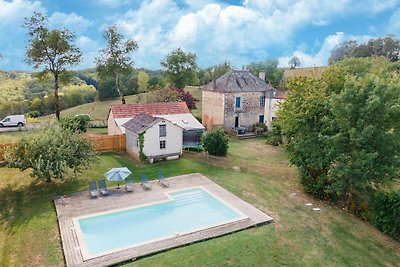 Ferienhaus mit Pool in Coubjours