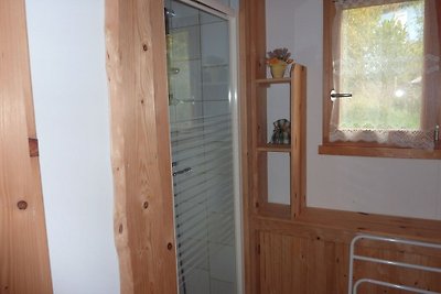 Holzchalet mit Geschirrspüler und Waschmaschi...