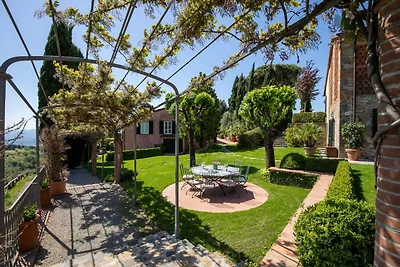 Weingut-Villa in den Hügeln von Lucca