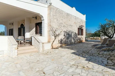 Villa in Ostuni mit Terrasse und Parken