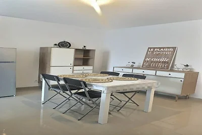 Appartement in Vias, 150m van het strand