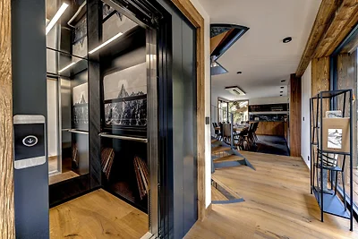 Chalet + 10m pool, daily housekeeping &...