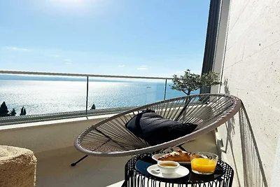 Spazioso appartamento in villa con vista mare