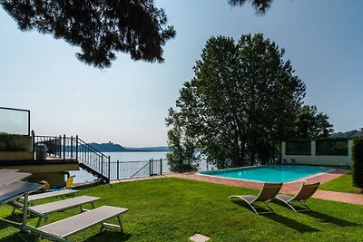 Schönes Ferienhaus in Meina am Lago Maggiore