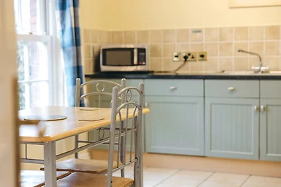 Serene 2-Bedroom Cottage in Dorrington, No...