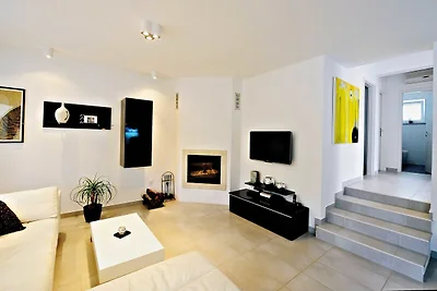 Villa Gea - Three Bedroom with Swimming Pool