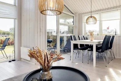 4 Sterne Ferienhaus in Væggerløse-By Traum