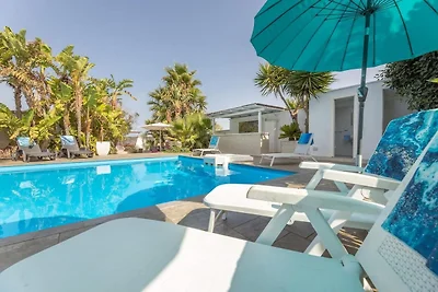 Luxurious coastal villa in Gallipoli