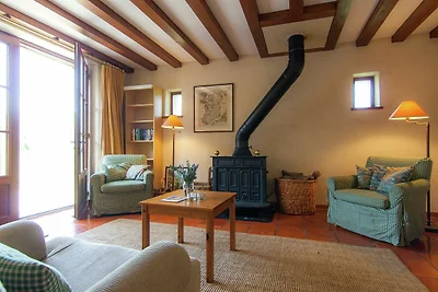 Schönes Ferienhaus in Issac mit Schwimmbad