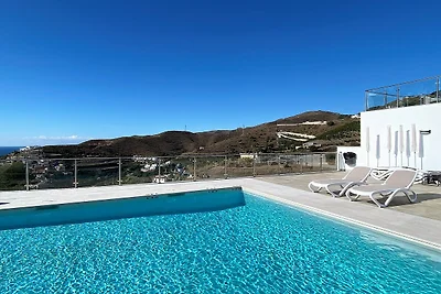 Attico a Nerja con Vista Mare e Piscina