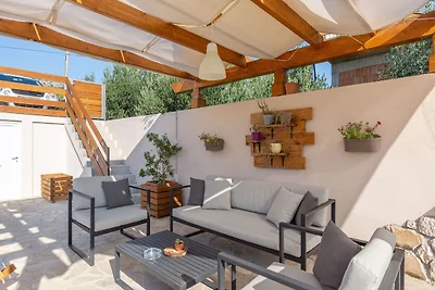 Boutique-Ferienhaus in Donje Polje mit Pool