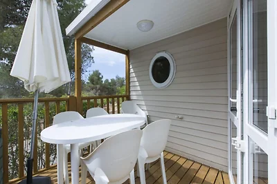 Bungalow mit Terrasse und Parkplatz