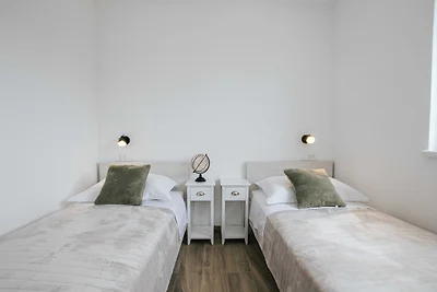 Spacious Luxury Trogir Apartments - Classic T...