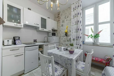 L & L Old Town Apartments - One bedroom Apart...
