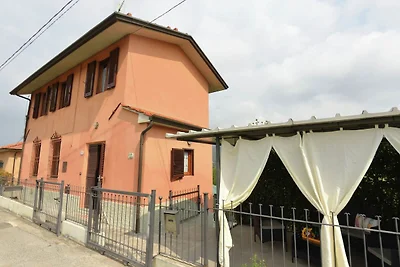 Schönes Cottage mit Swimmingpool in Gualdo