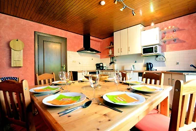 Schönes Ferienhaus in Waldnähe in Nidrum